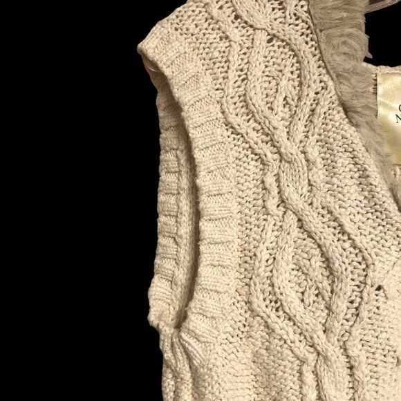 Old Navy Faux Fur Trimmed Hooded Vest, Cable Knit, 2 Button Hoodie SZ Junior L - Picture 6 of 8